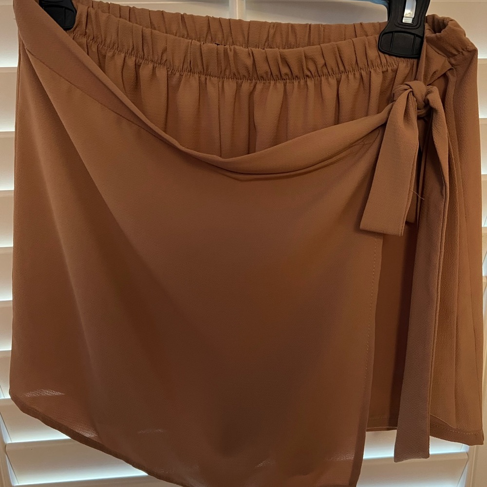 Fabrik skort in camel